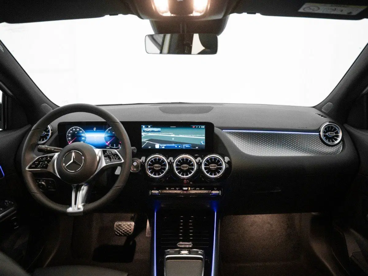 Mercedes-Benz GLA SUV nuova a Macerata (14)