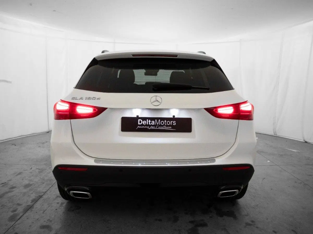 Mercedes-Benz GLA SUV nuova a Macerata (3)