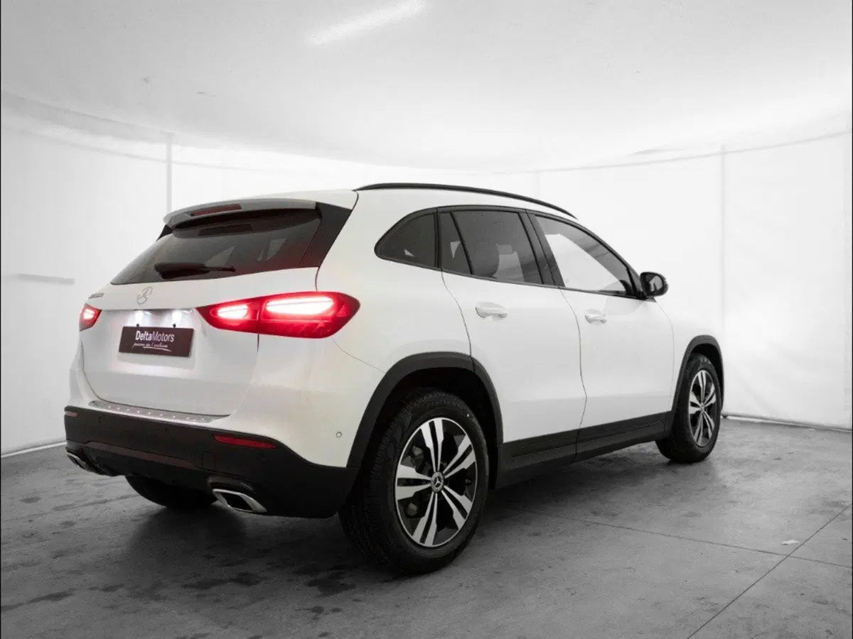 Mercedes-Benz GLA SUV nuova a Macerata (4)