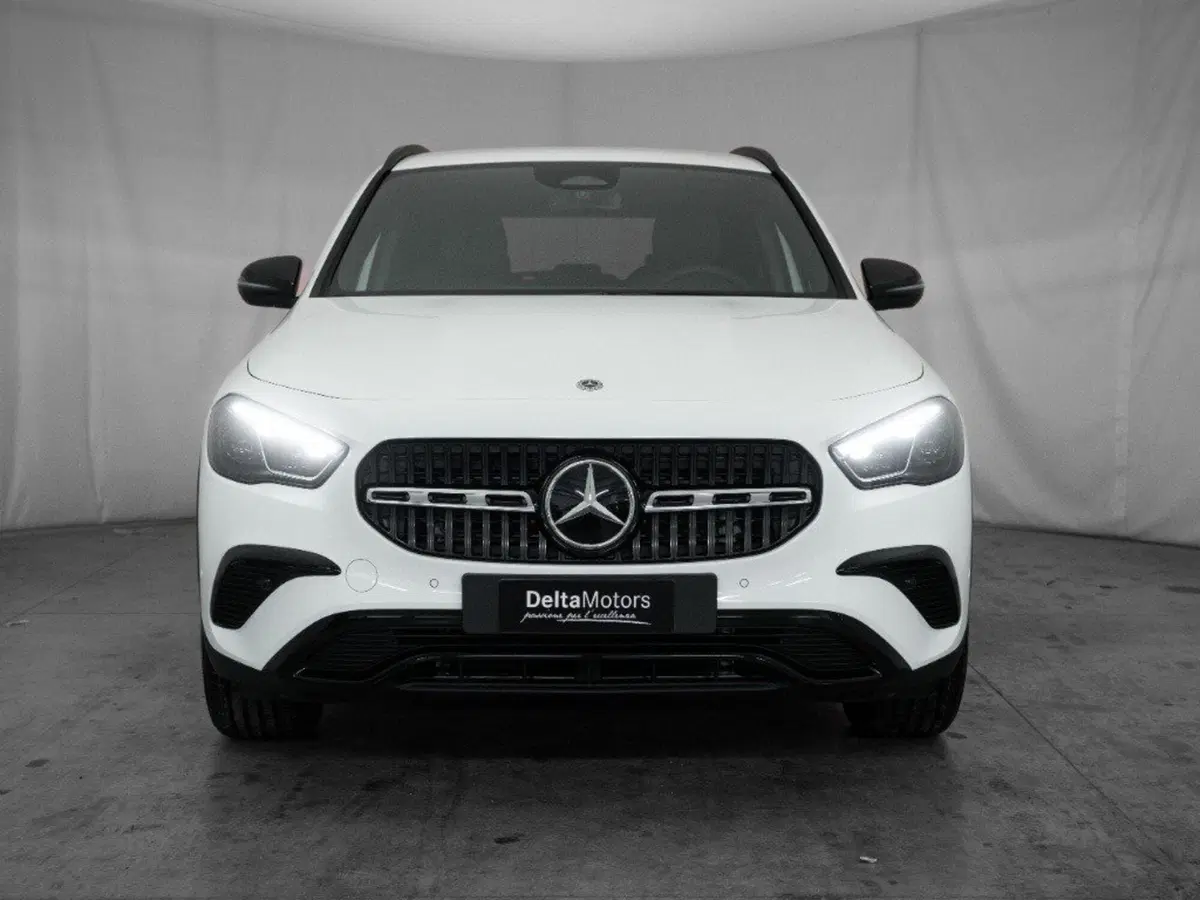 Mercedes-Benz GLA SUV nuova a Macerata (5)