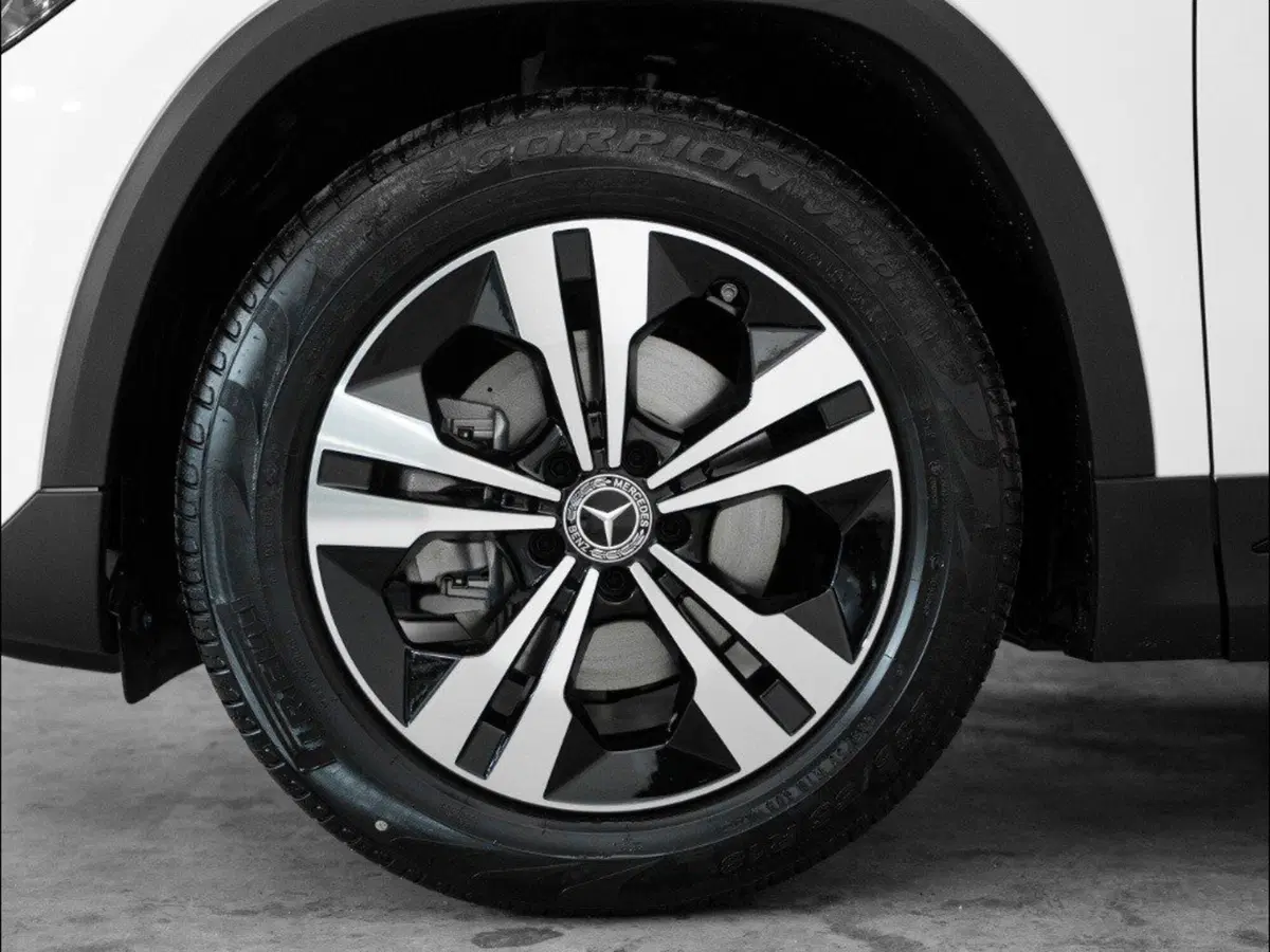 Mercedes-Benz GLA SUV nuova a Macerata (7)