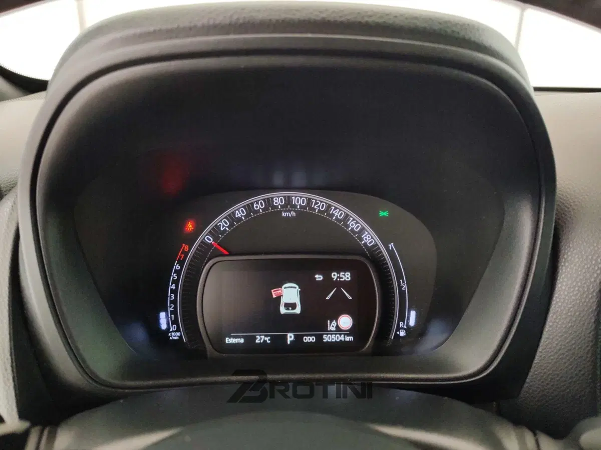 Toyota Aygo X usata a Massa-Carrara (14)