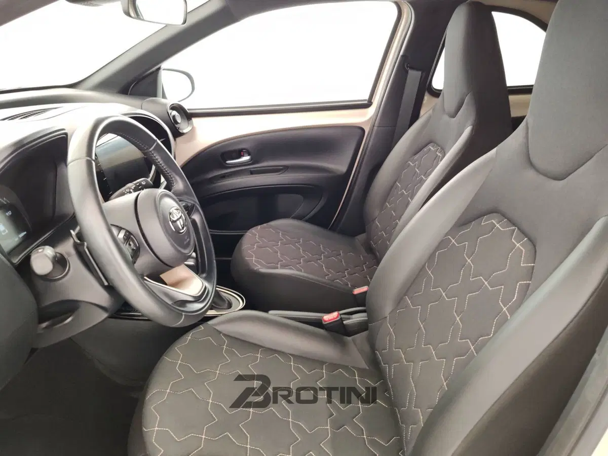 Toyota Aygo X usata a Massa-Carrara (7)