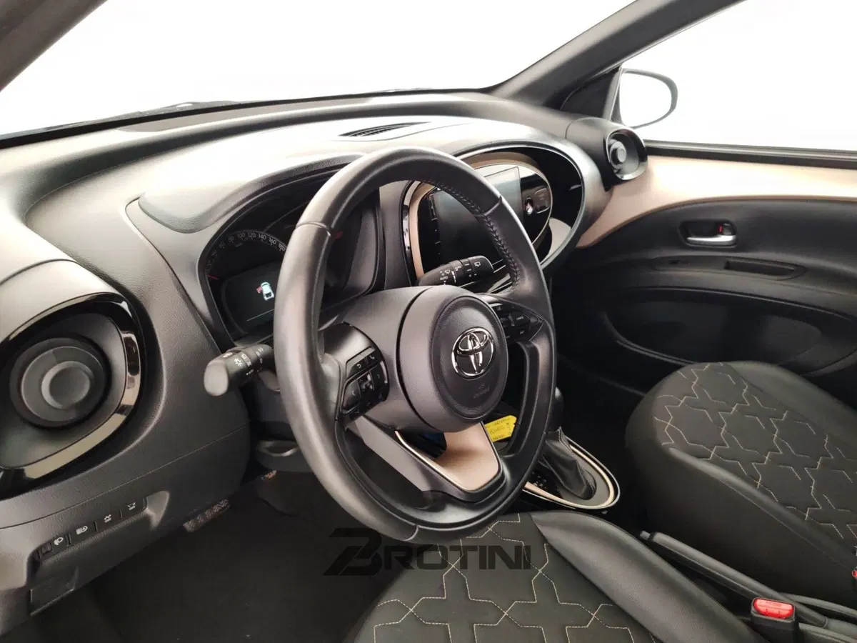 Toyota Aygo X usata a Massa-Carrara (8)