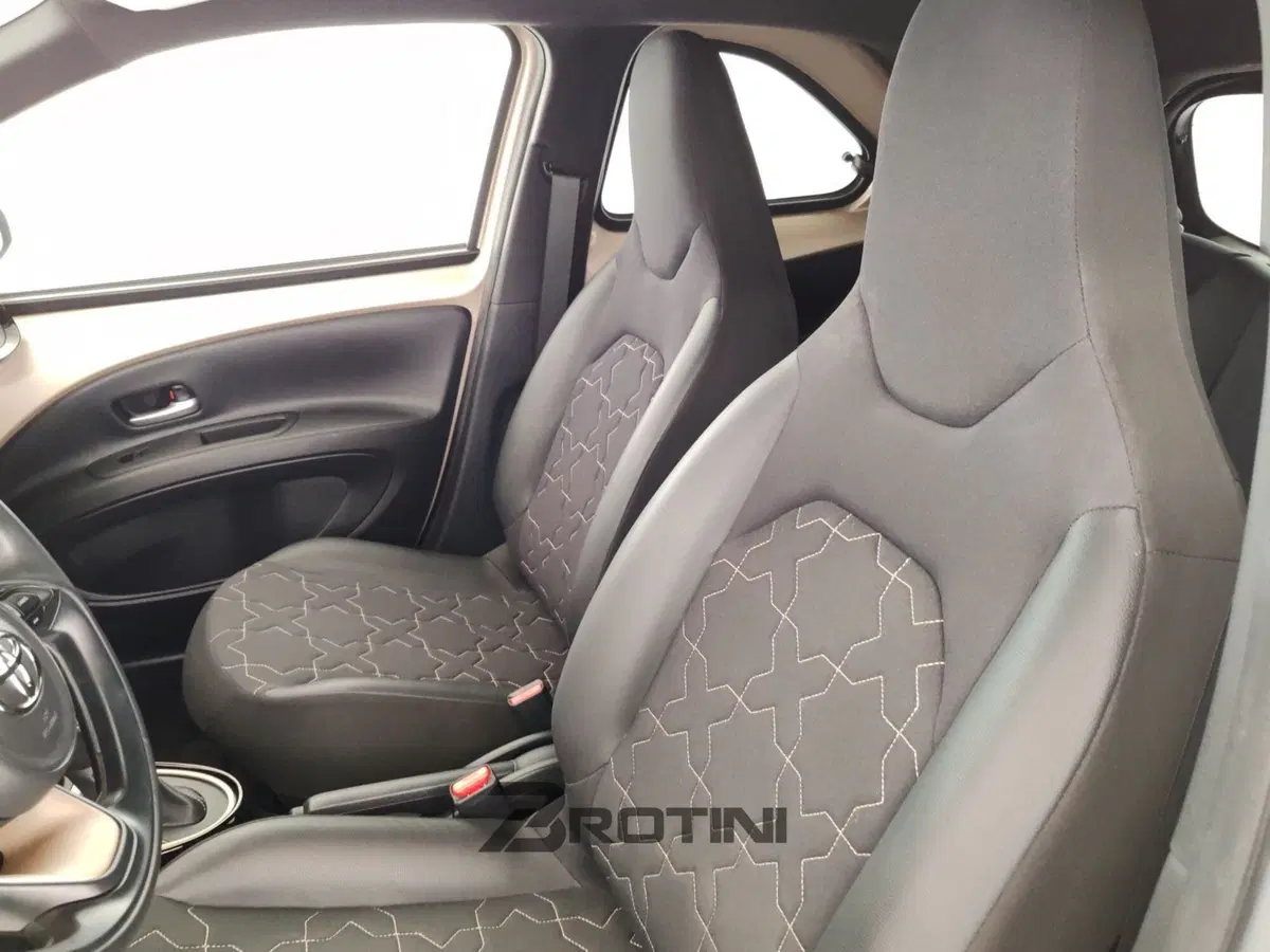 Toyota Aygo X usata a Massa-Carrara (9)