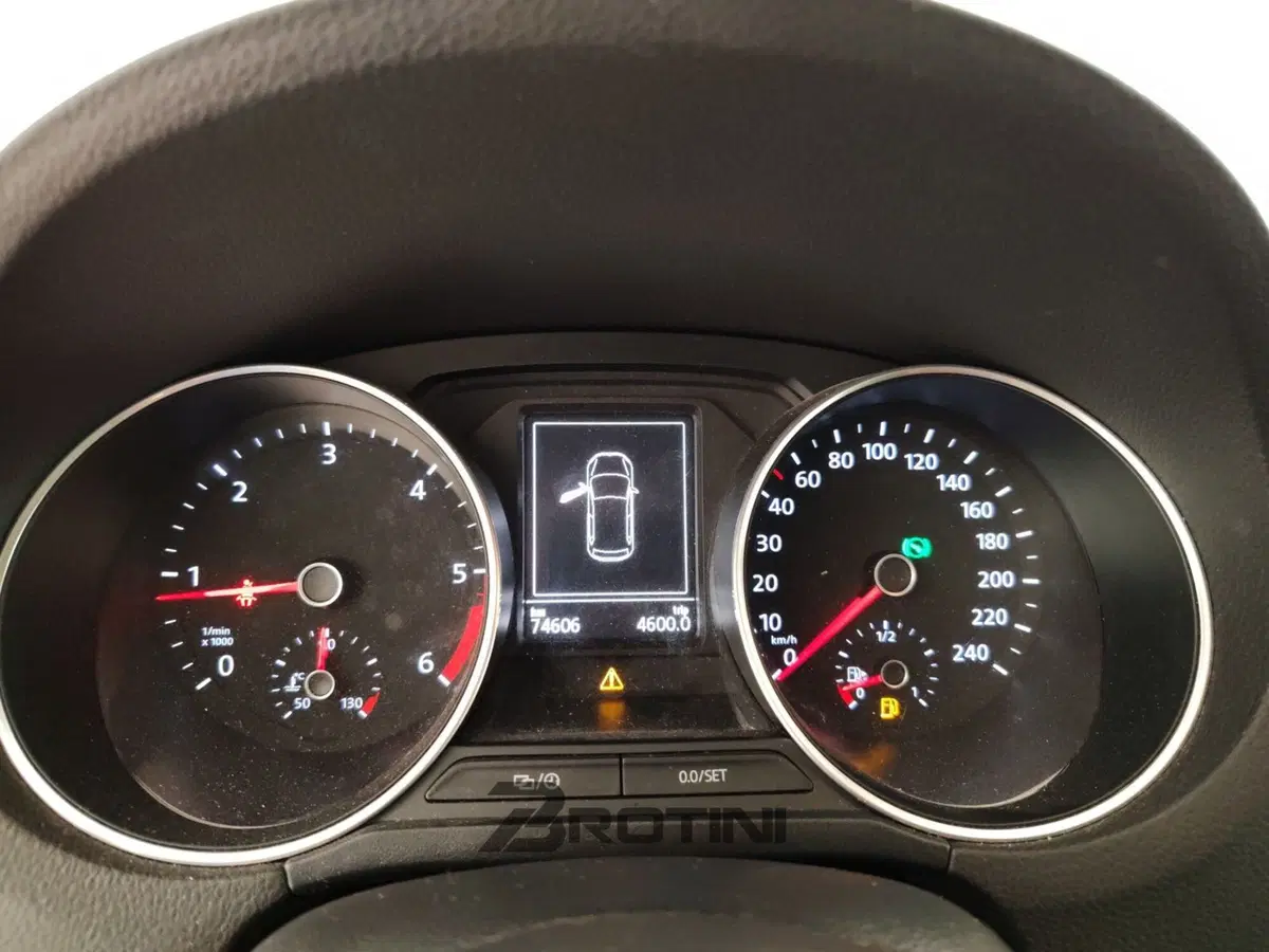 Volkswagen Polo usata a Massa-Carrara (15)