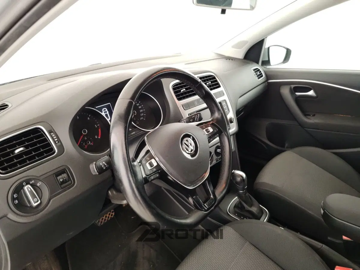 Volkswagen Polo usata a Massa-Carrara (8)