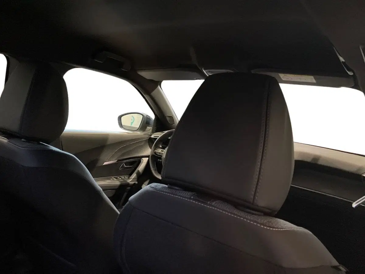 Peugeot 2008 nuova a Salerno (17)