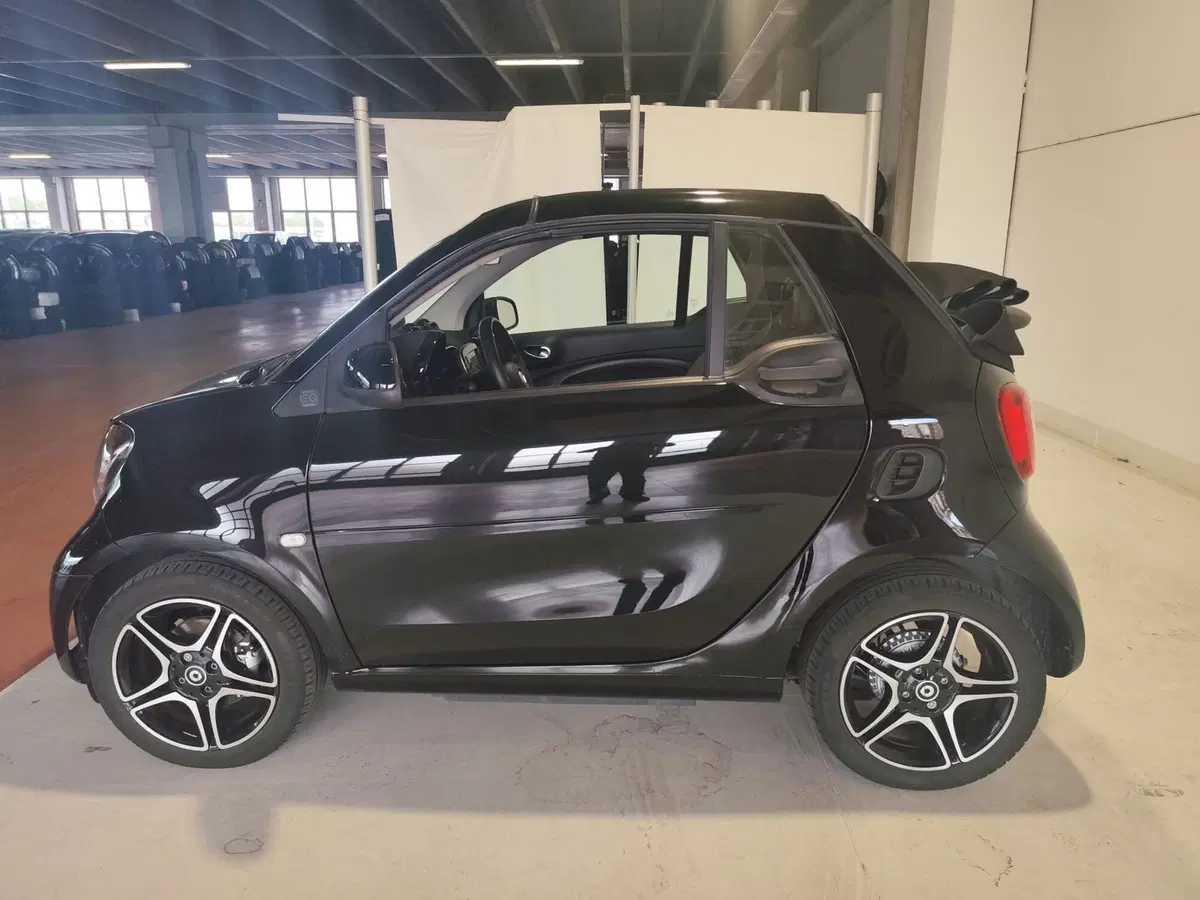 smart Fortwo Cabrio usata a Milano (11)