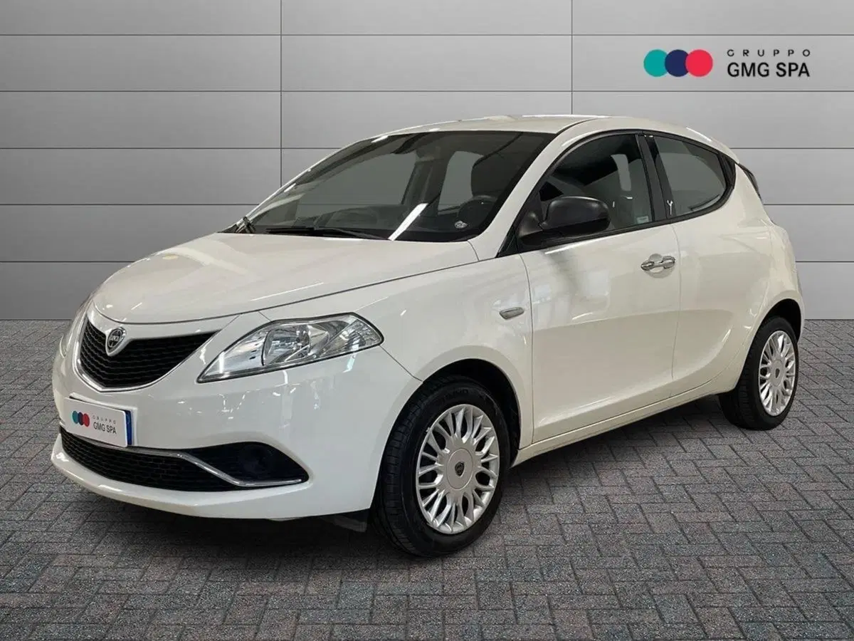 Lancia Ypsilon usata a Prato