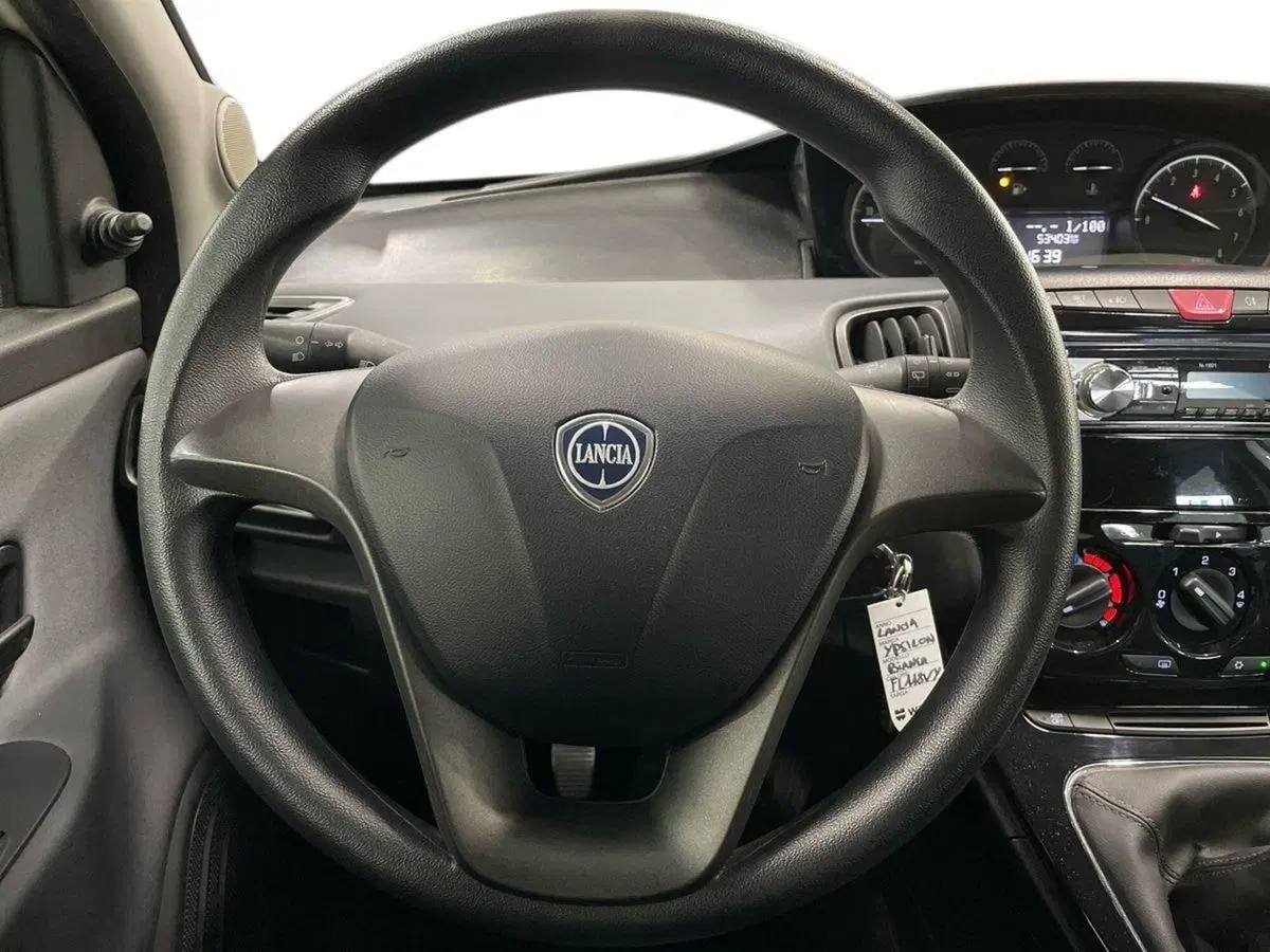 Lancia Ypsilon usata a Prato (10)