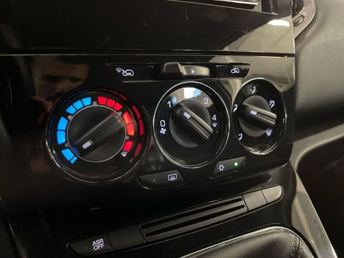 Lancia Ypsilon usata a Prato (15)