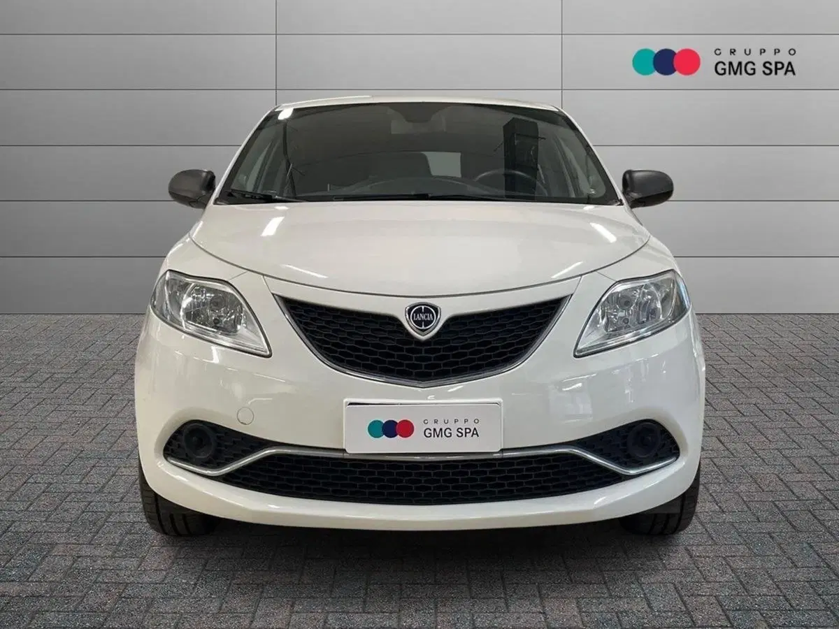 Lancia Ypsilon usata a Prato (2)