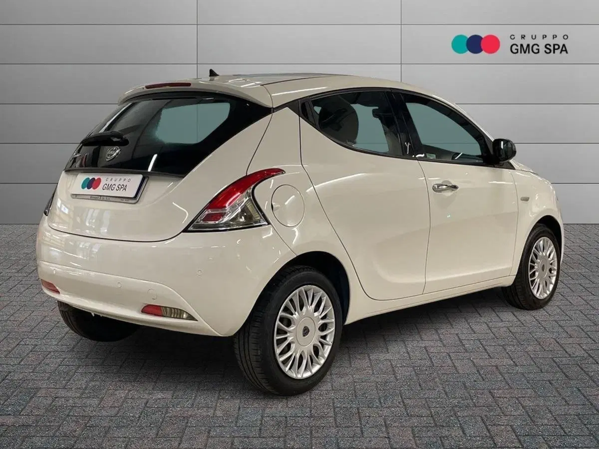 Lancia Ypsilon usata a Prato (3)