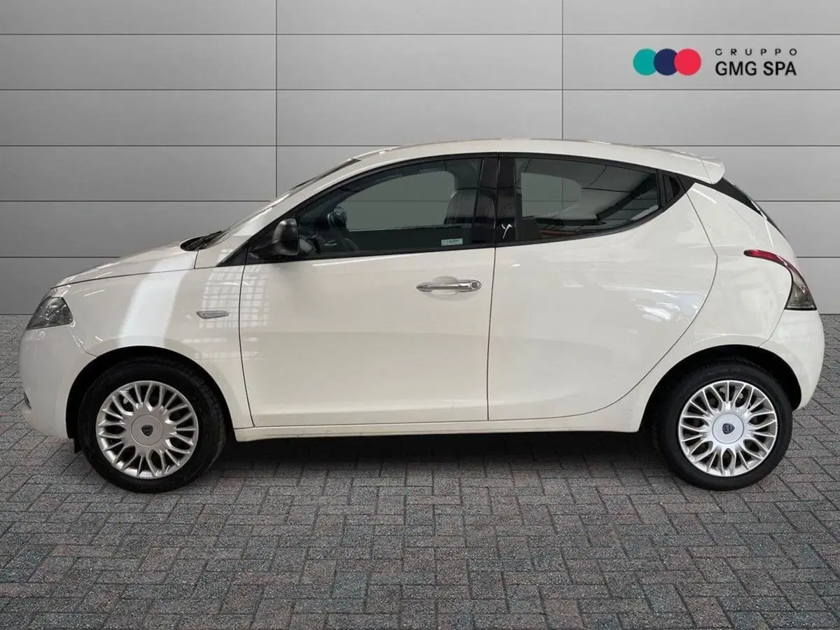 Lancia Ypsilon usata a Prato (5)