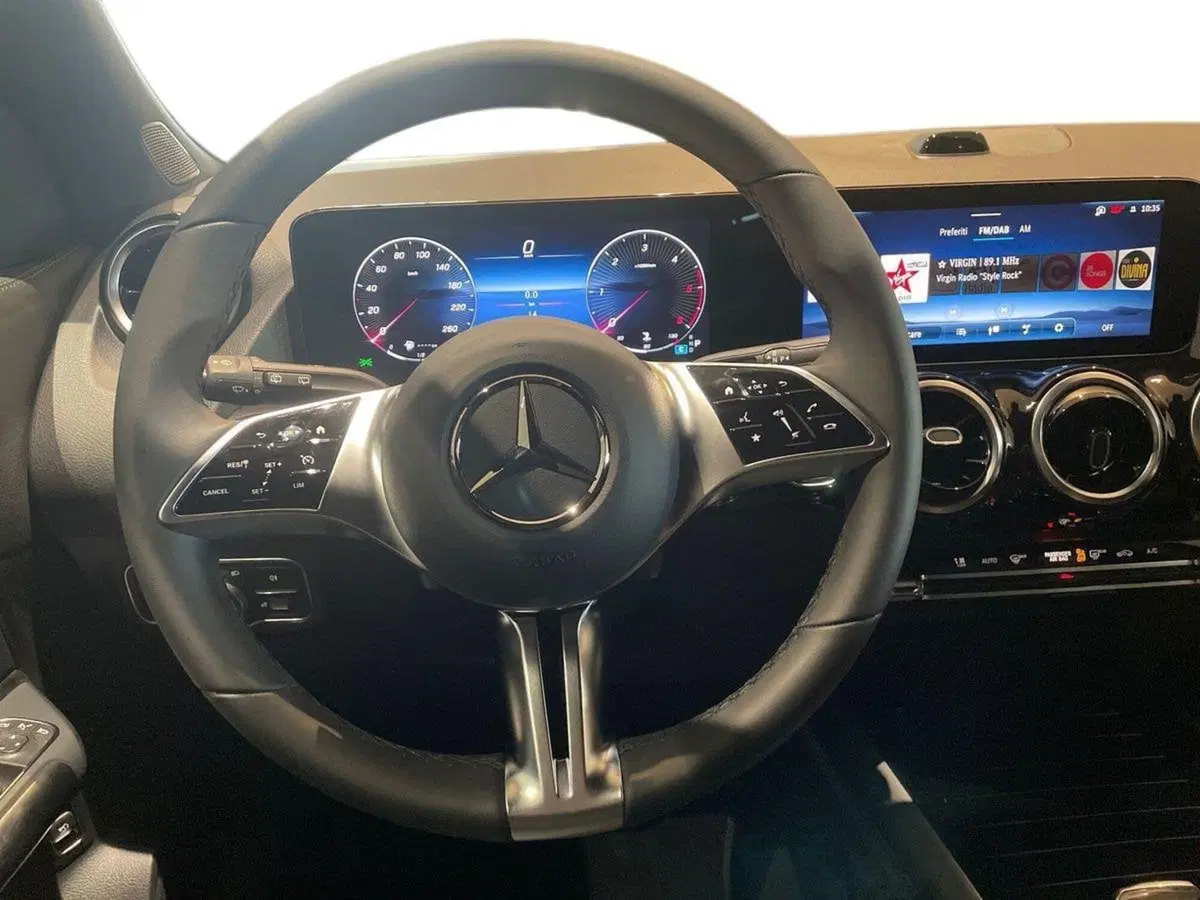 Mercedes-Benz GLA SUV nuova a Firenze (11)