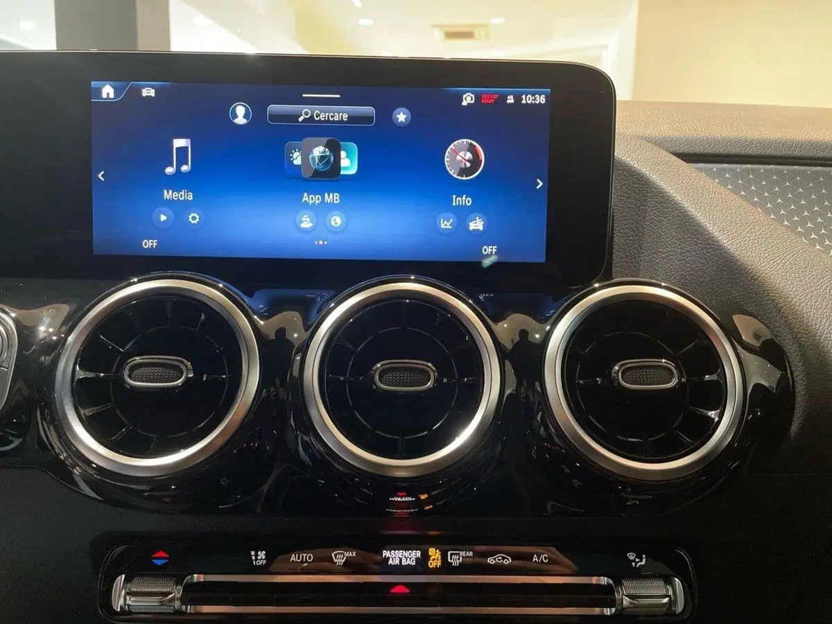 Mercedes-Benz GLA SUV nuova a Firenze (12)