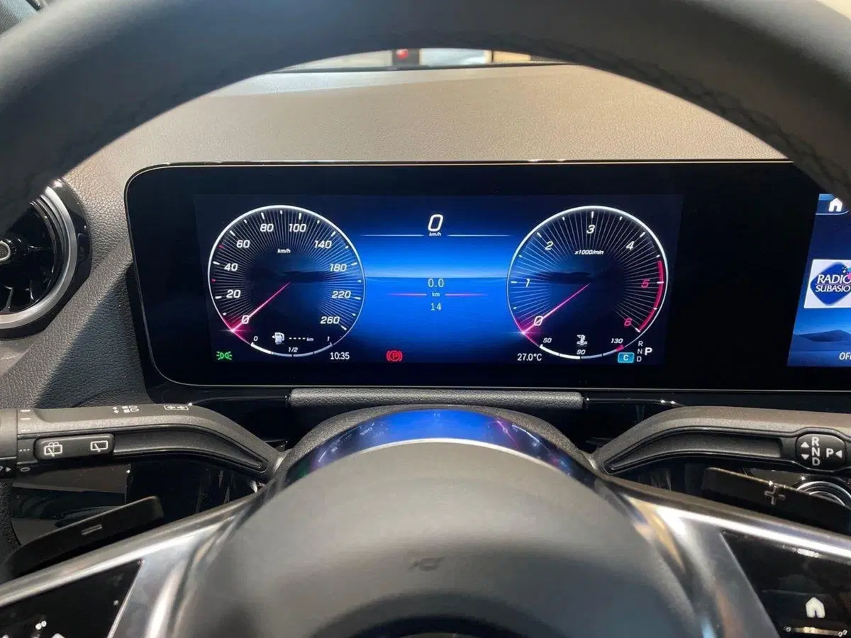 Mercedes-Benz GLA SUV nuova a Firenze (13)