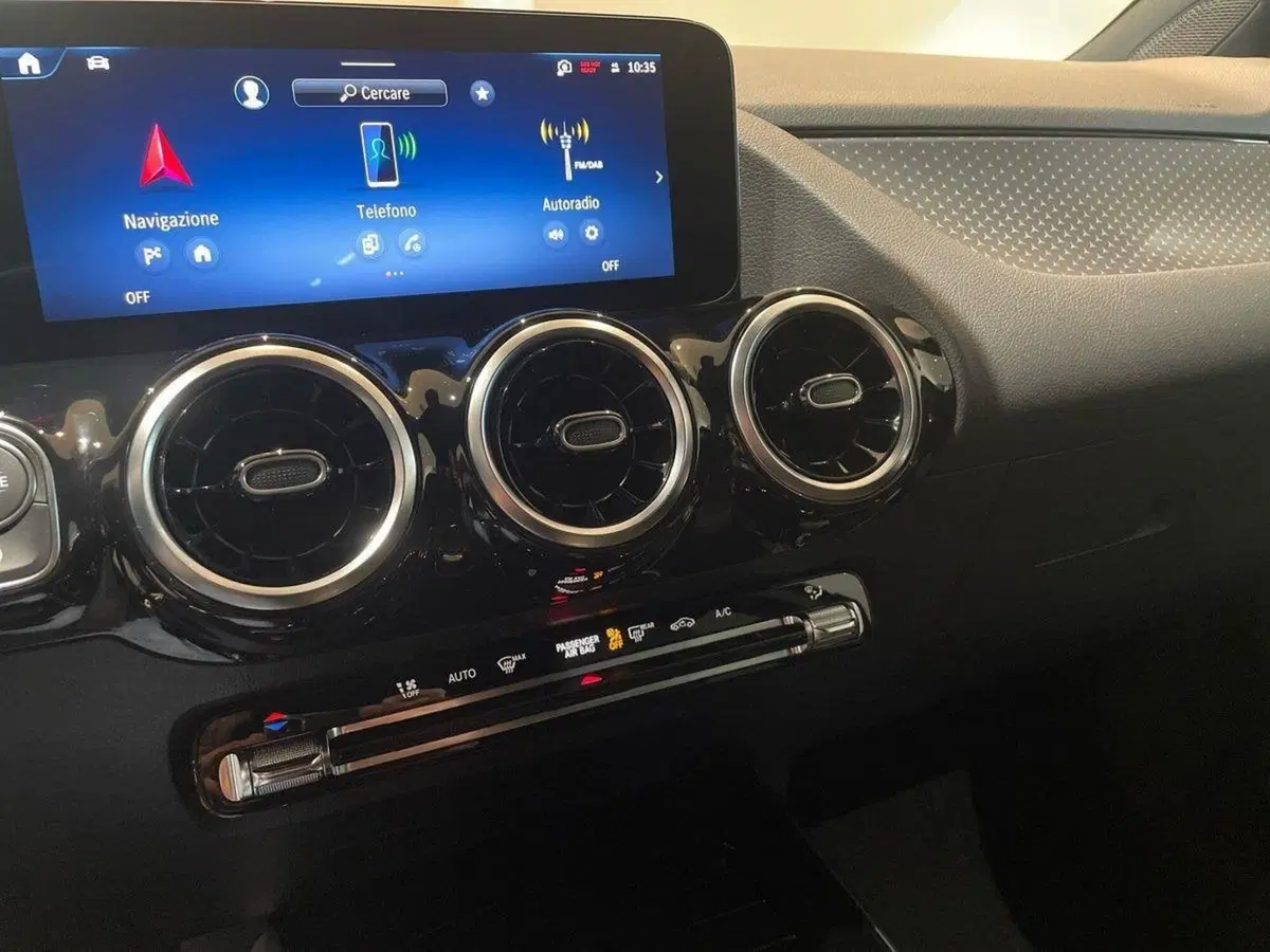 Mercedes-Benz GLA SUV nuova a Firenze (14)