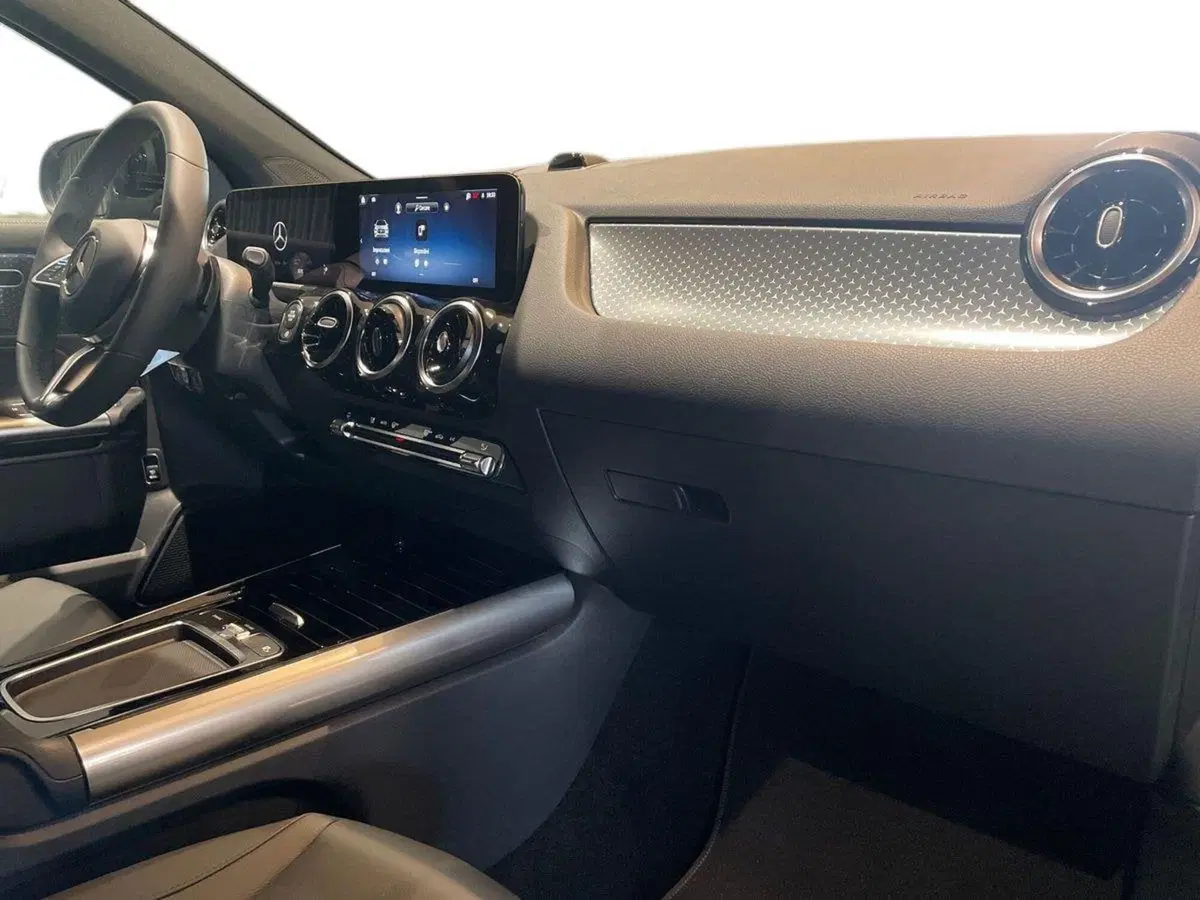 Mercedes-Benz GLA SUV nuova a Firenze (15)
