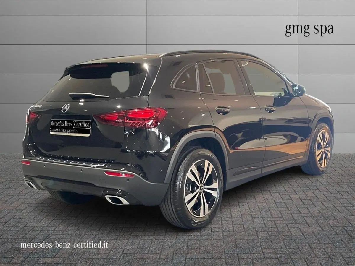 Mercedes-Benz GLA SUV nuova a Firenze (2)
