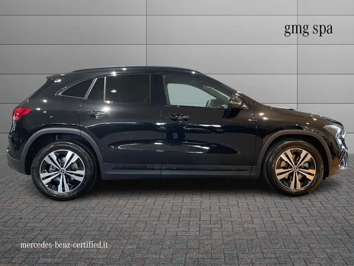 Mercedes-Benz GLA SUV nuova a Firenze (5)