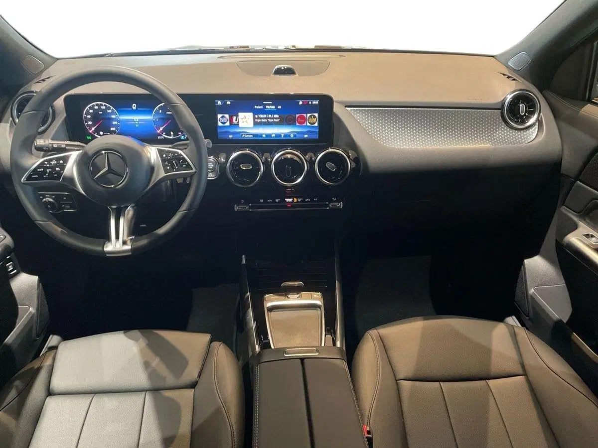 Mercedes-Benz GLA SUV nuova a Firenze (9)