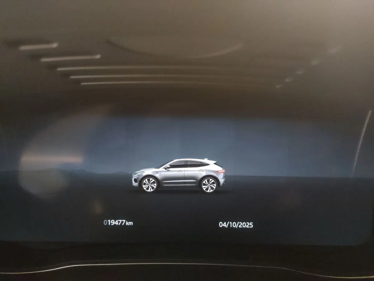 Jaguar E-Pace usata a Milano (10)
