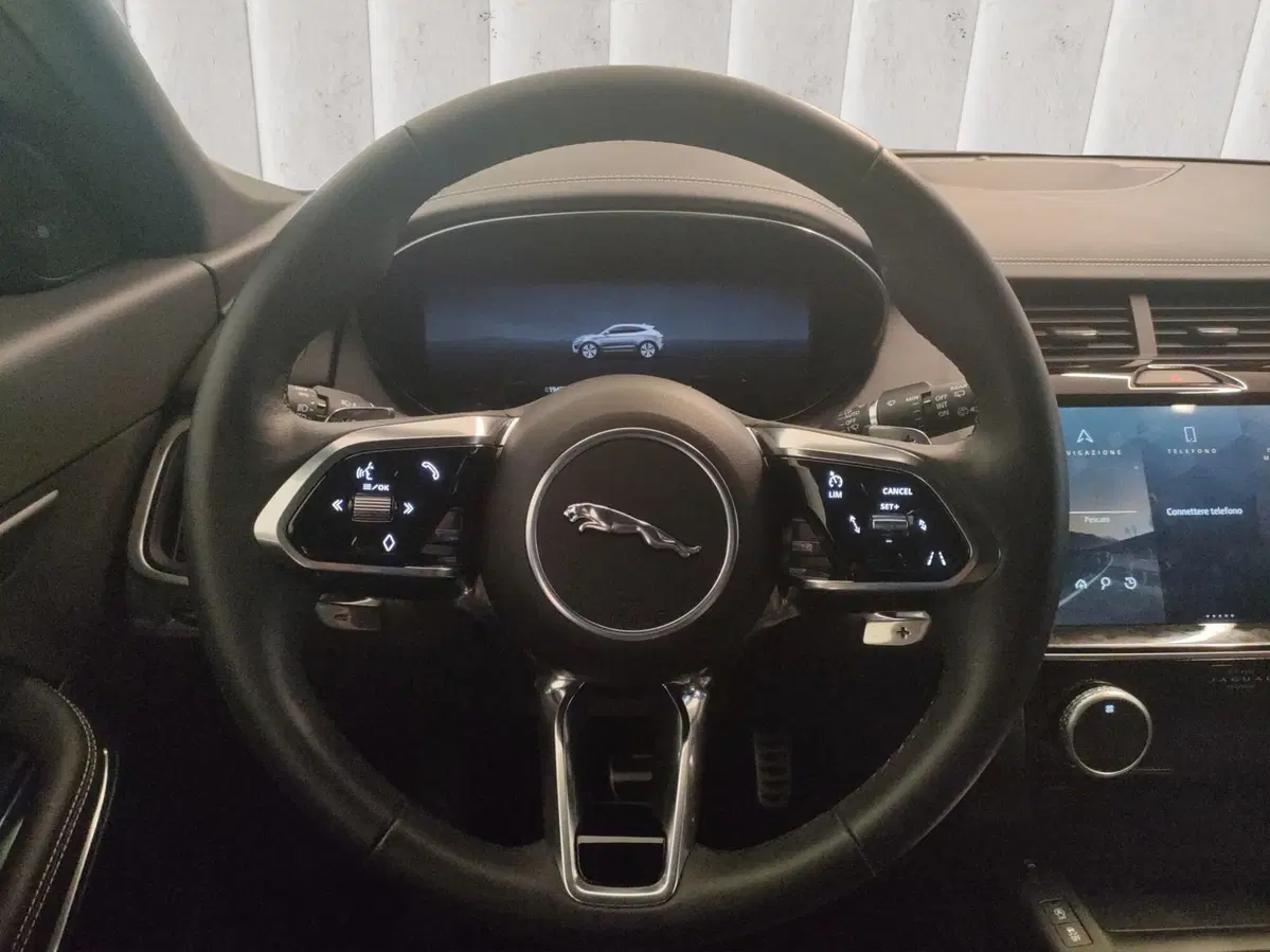 Jaguar E-Pace usata a Milano (12)