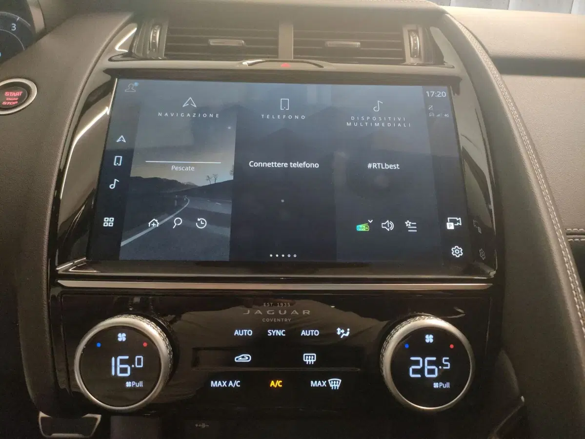 Jaguar E-Pace usata a Milano (13)