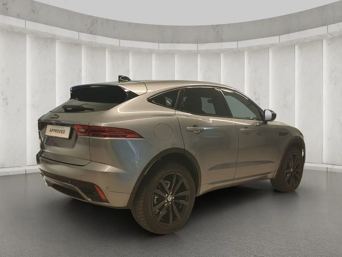 Jaguar E-Pace usata a Milano (2)