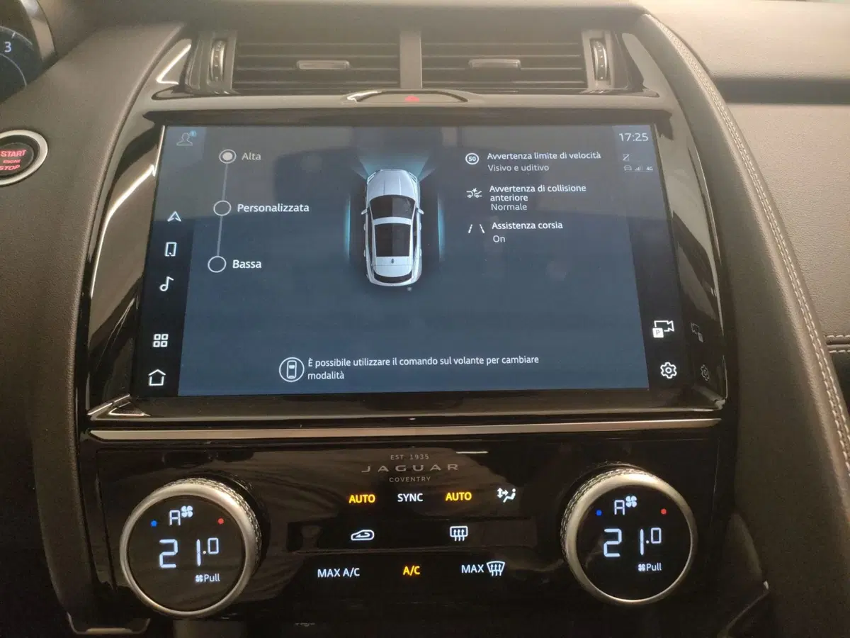 Jaguar E-Pace usata a Milano (20)