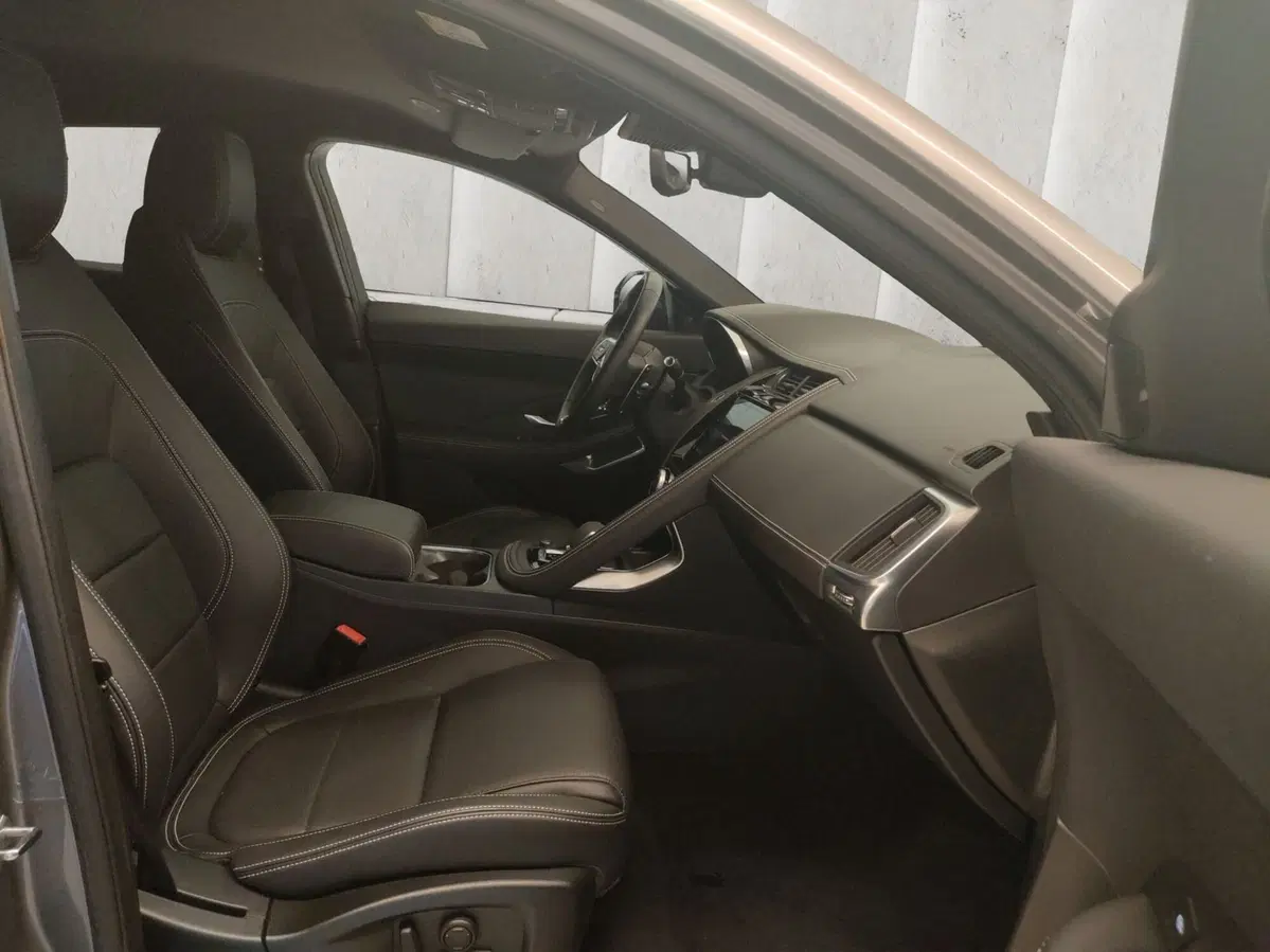 Jaguar E-Pace usata a Milano (3)
