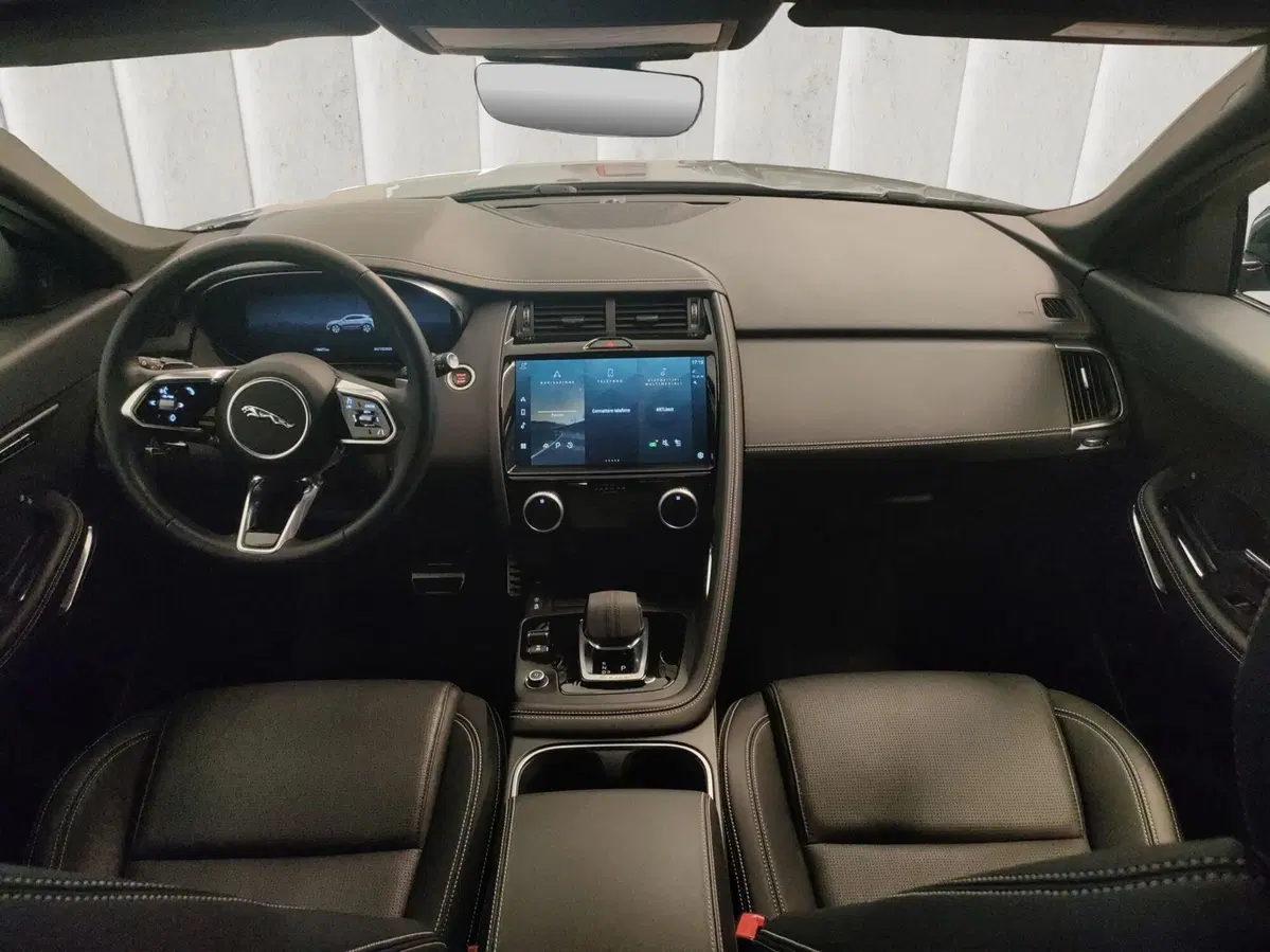 Jaguar E-Pace usata a Milano (4)