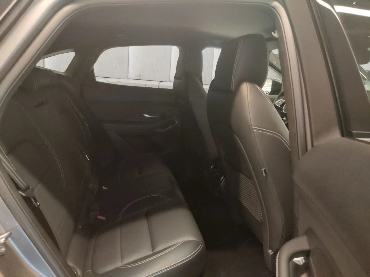 Jaguar E-Pace usata a Milano (5)