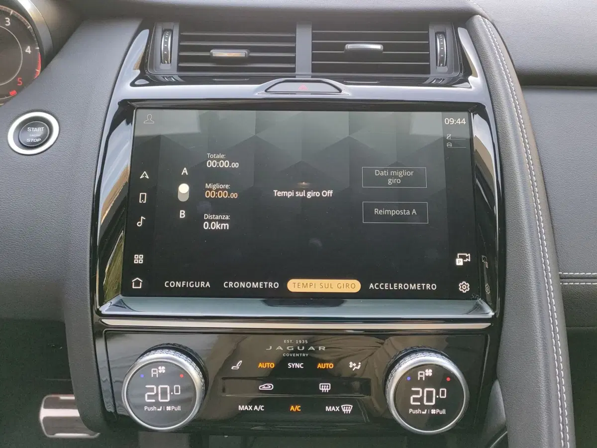 Jaguar E-Pace usata a Milano (20)