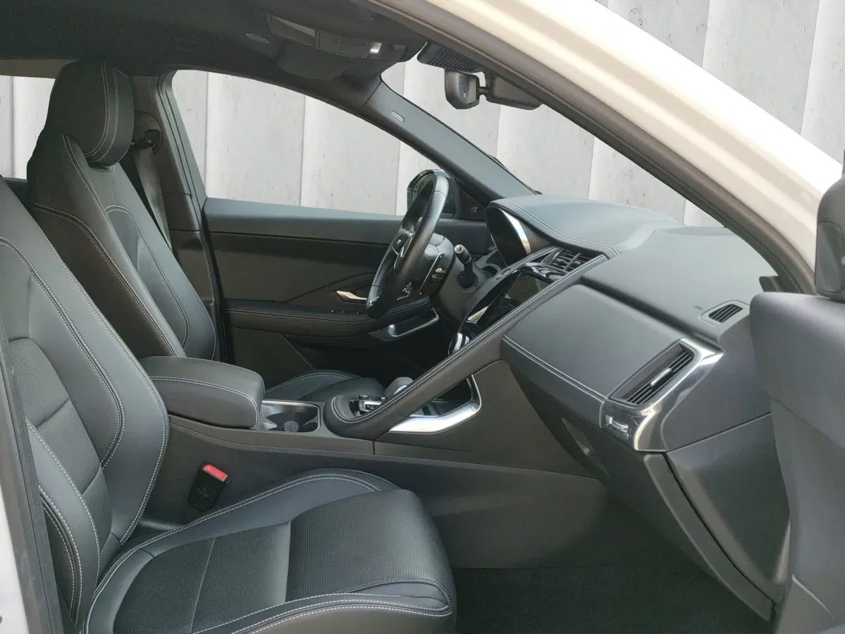 Jaguar E-Pace usata a Milano (3)