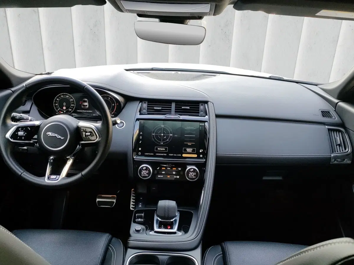 Jaguar E-Pace usata a Milano (4)