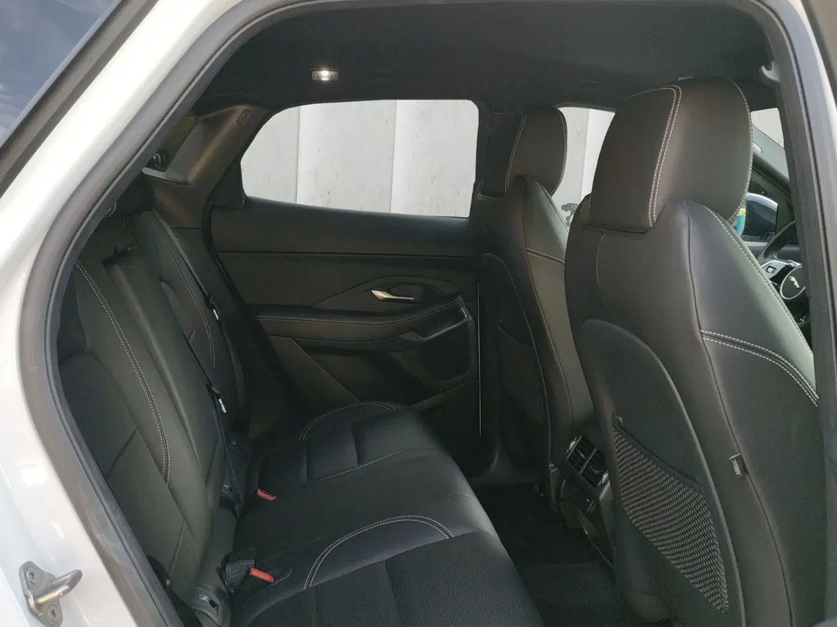Jaguar E-Pace usata a Milano (5)