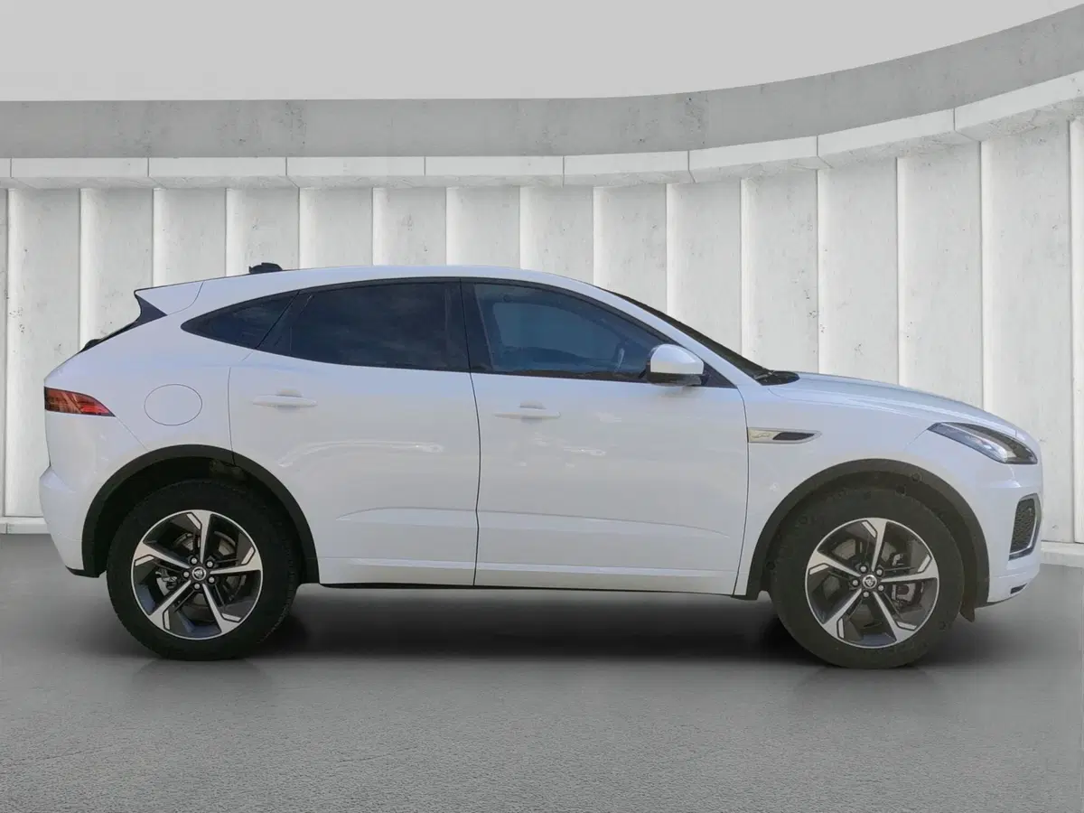 Jaguar E-Pace usata a Milano (6)