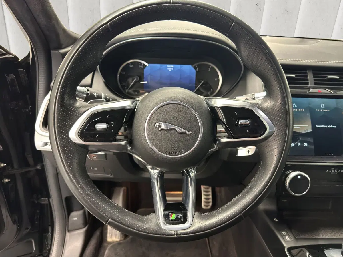 Jaguar E-Pace usata a Milano (15)