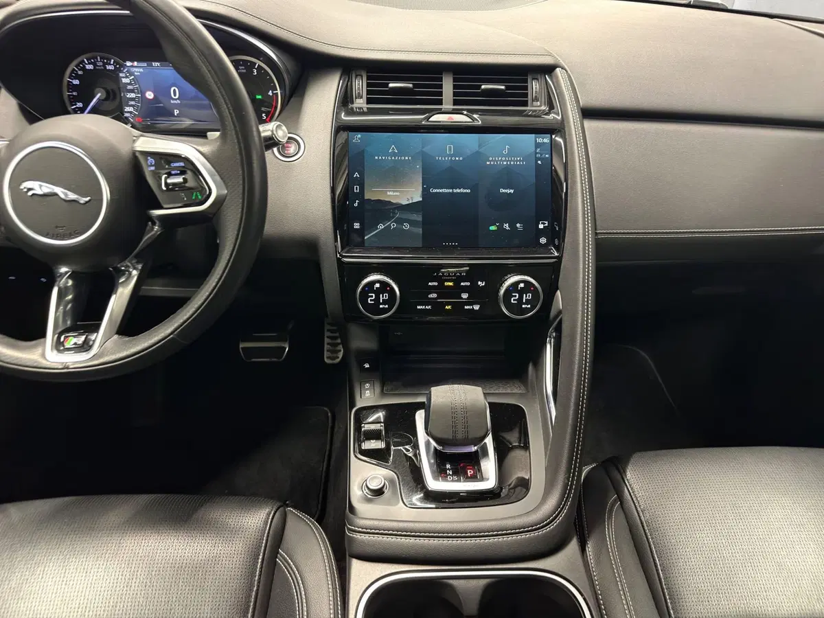 Jaguar E-Pace usata a Milano (18)