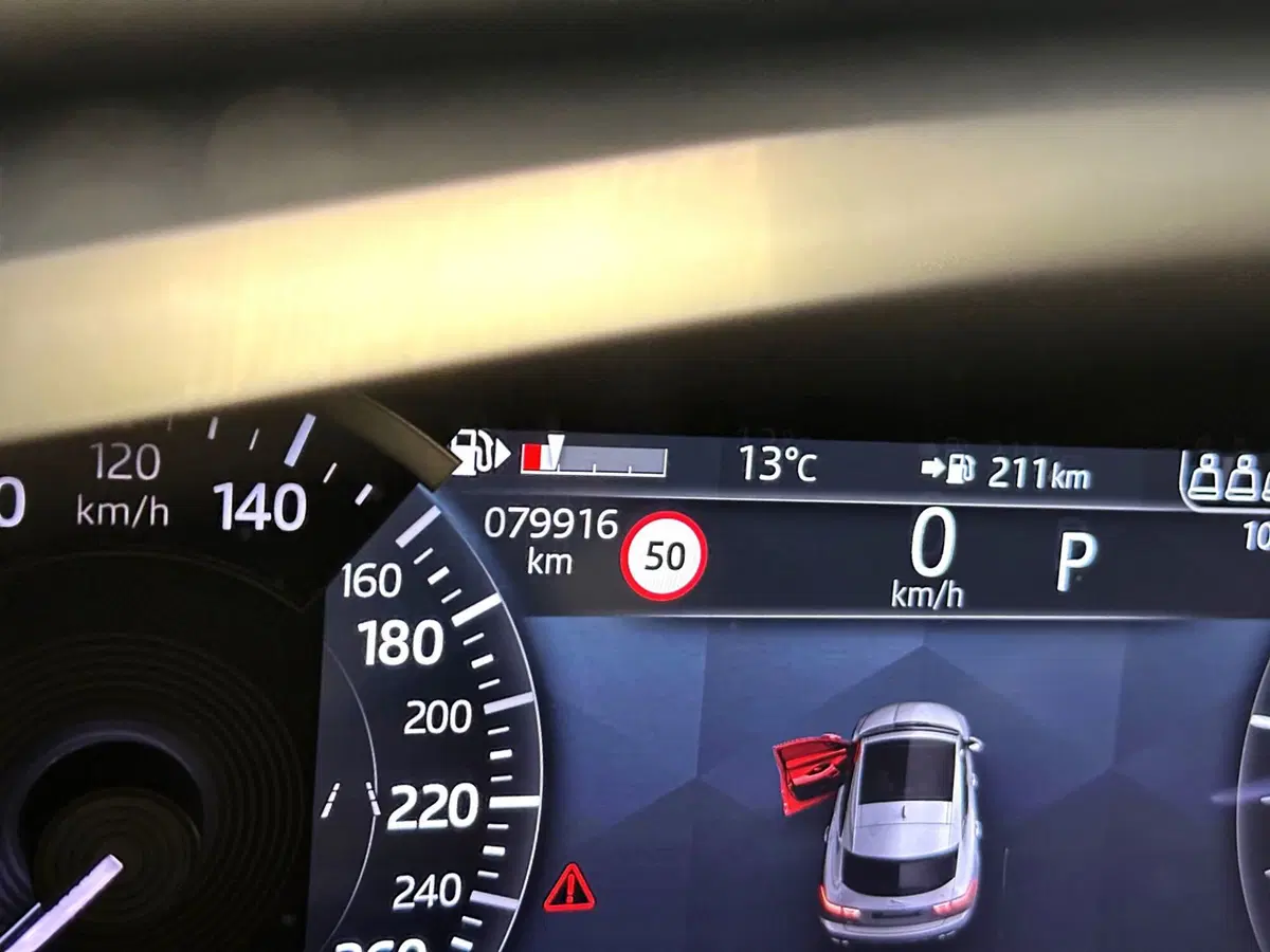 Jaguar E-Pace usata a Milano (20)