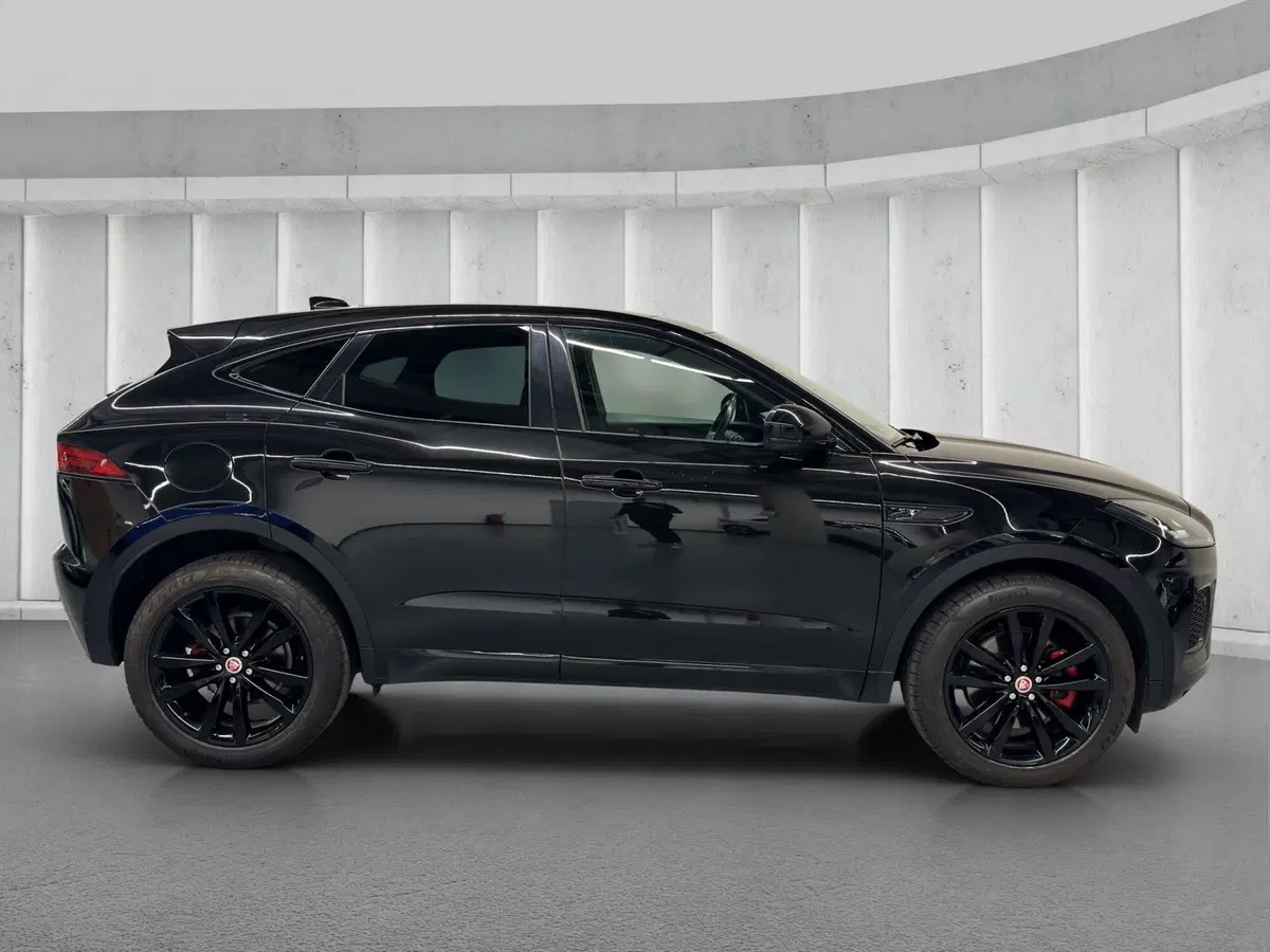 Jaguar E-Pace usata a Milano (6)