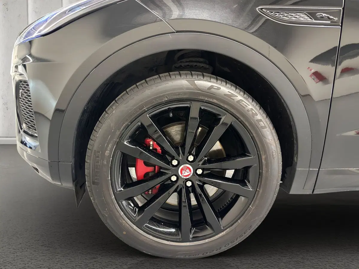 Jaguar E-Pace usata a Milano (9)