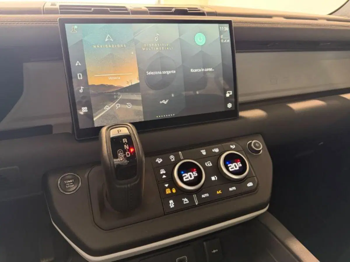 Land Rover Defender usata a Venezia (19)