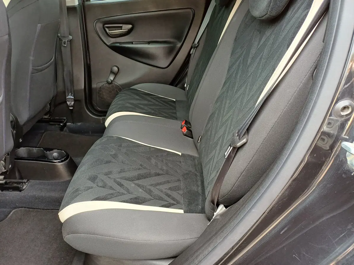 Lancia Ypsilon usata a Modena (13)