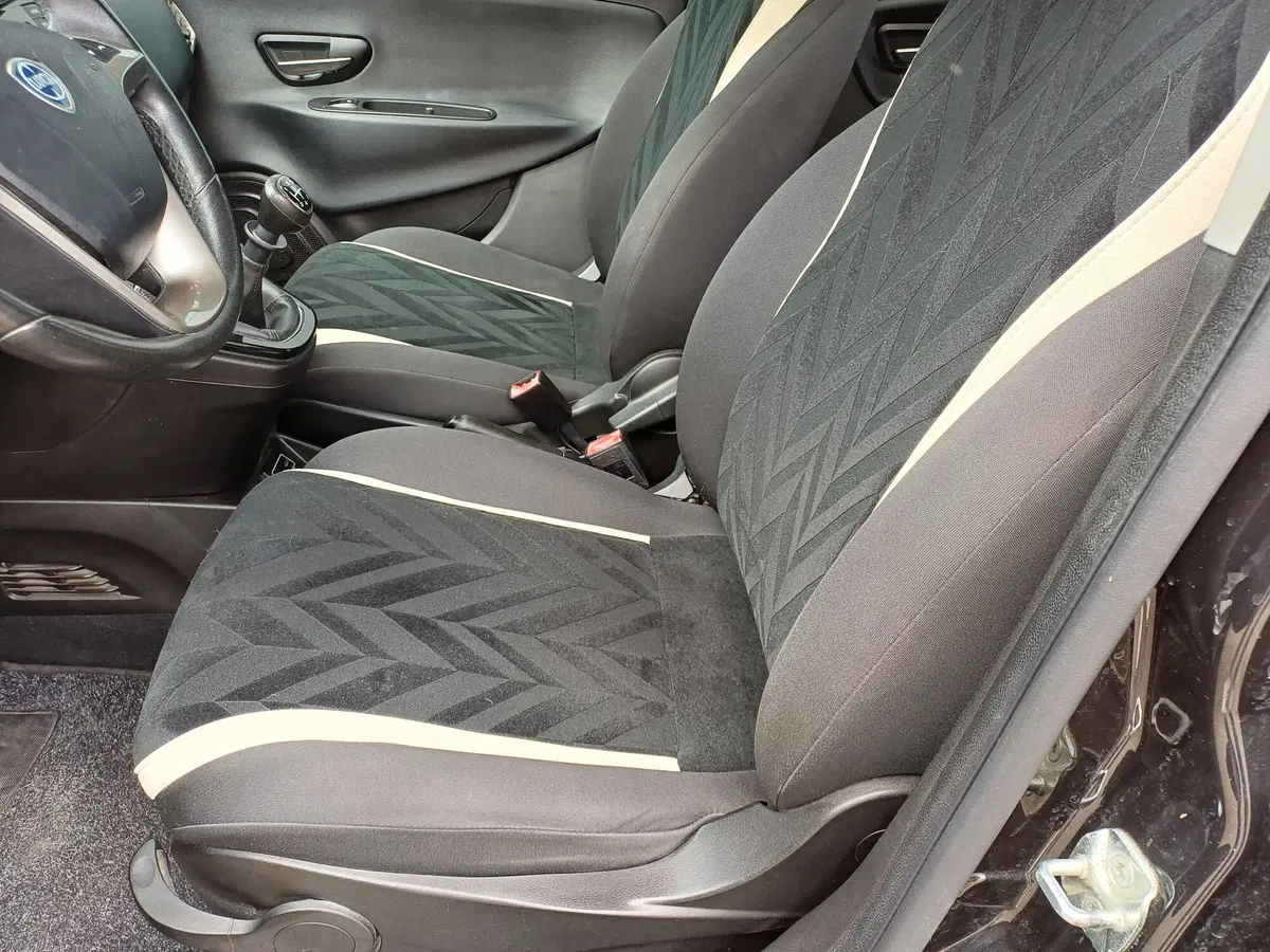 Lancia Ypsilon usata a Modena (14)