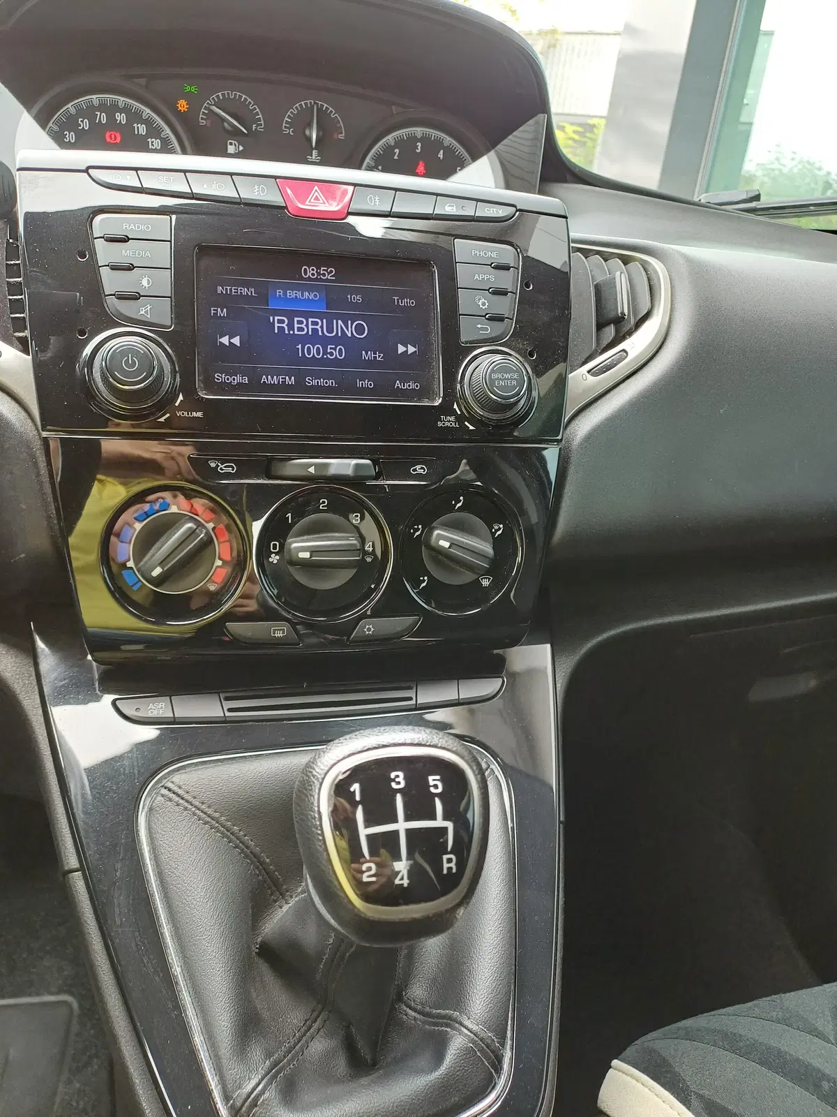 Lancia Ypsilon usata a Modena (16)