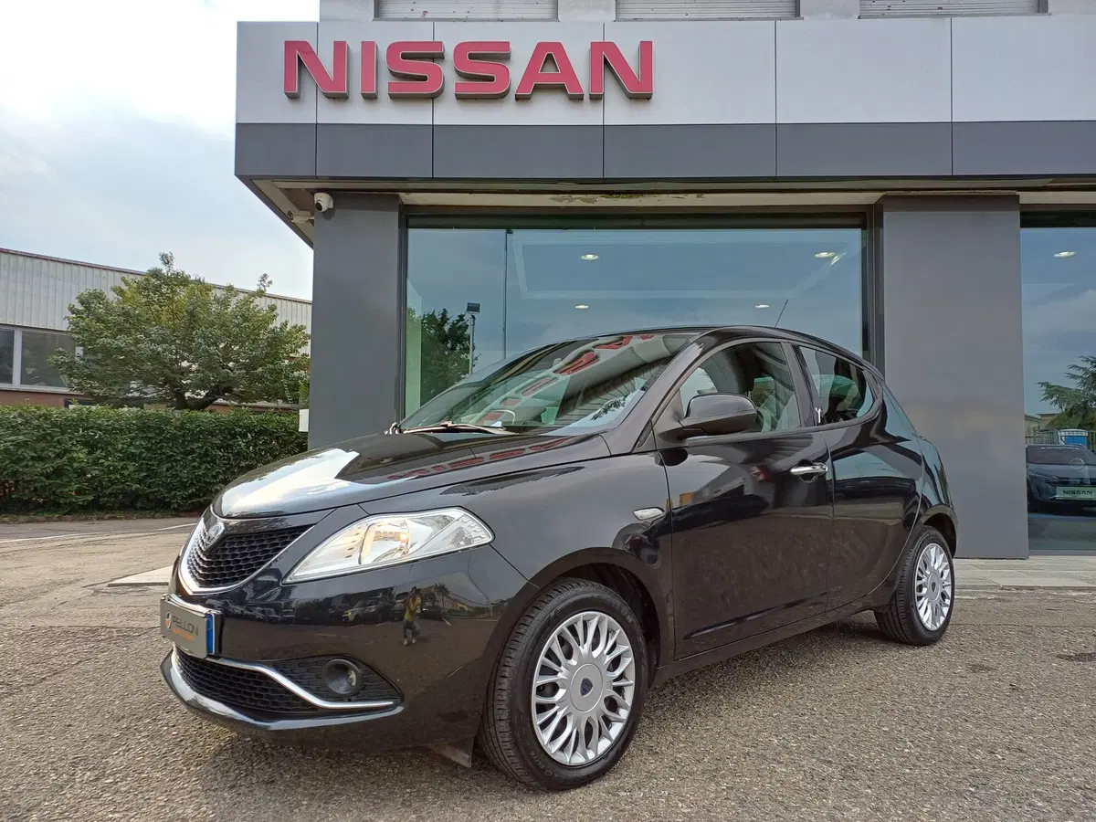 Lancia Ypsilon usata a Modena (18)